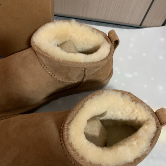 New UGG Women's Classic Ultra Mini Ankle Boot - Picture 4 of 5
